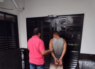Homem esfaqueia dois em briga e acaba preso após uma das vítimas pedir socorro na delegacia