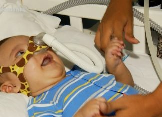 Famílias batalham na Justiça para conseguir remédio de R$ 12 milhões a crianças com AME