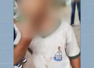 Mãe de criança autista encontra filho com mão e boca sujas de fezes ao buscá-lo em escola de Palmas; VÍDEO