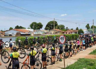 Amigos fazem corredor com bicicletas para homenagear ciclista que morreu em acidente na região sudeste do TO