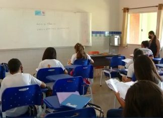 Escolas da rede municipal retomam aulas 100% presenciais com movimentação tranquila