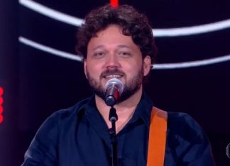 Léo Pinheiro impressiona e vira as quatro cadeiras na 1ª noite do The Voice Brasil 2021