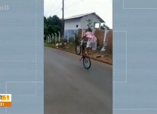 Vídeo mostra adolescente fazendo manobras em bicicleta dois dias antes de pegar rabeira em caminhão e morrer atropelado