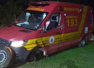 Viatura dos bombeiros é atingida por caminhão após atendimento a acidente com morte; ouça momento da colisão no vídeo