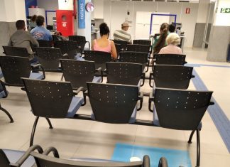 Procon autua 17 agências bancárias por desrespeito ao tempo de espera e problemas na emissão de senhas