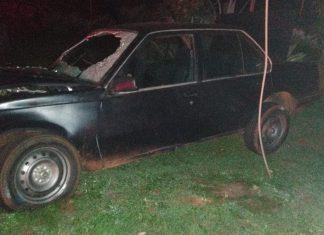 Motorista tem ferimentos graves após carro bater em poste de alta tensão e ficar energizado em Araguaína