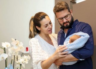 Prefeita de Palmas publica primeira foto do caçula após o nascimento