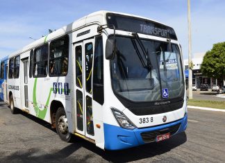 Coletivos de Palmas serão vistoriados após porta de ônibus cair no pé de passageira