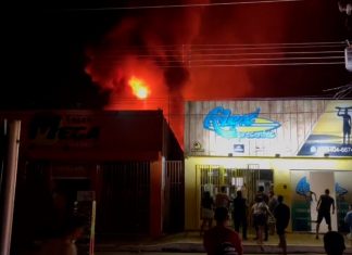 Loja é atingida por incêndio em Miracema do Tocantins; veja o vídeo