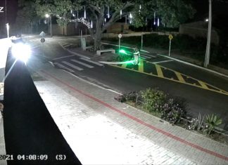 Vídeo mostra homem arrancando decoração de Natal em Araguaína; este é o 4º furto em menos de 10 dias