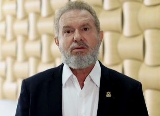 Afastado e alvo de processo de impeachment, Carlesse publica mensagem de ‘Feliz 2022’ pedindo continuidade