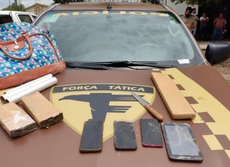PM encontra tabletes de maconha com homem que estava foragido por tráfico de drogas