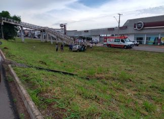 Motorista morre após bater carro na lateral de passarela na BR-153