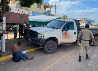 Homem é preso após furtar caminhonete e bater em carro parado durante a fuga