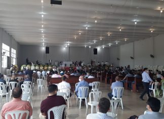 Parentes e amigos participam de cortejo e se despedem de Brito Miranda