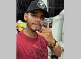 Jovem baleado no pescoço durante roubo em loja morre no hospital; vídeo registrou troca de tiros
