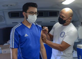 Busão leva vacinação contra a Covid e a gripe para a praia da Graciosa nesta sexta (7)