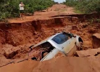 Família do Tocantins relata susto ao ter caminhonete engolida por cratera na região do Jalapão; VÍDEO