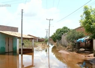 Cidades afetadas por enchentes adiam início das aulas nas redes municipais