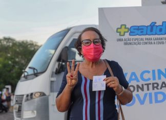 Prefeitura de Palmas aplica vacinas contra a Covid e gripe na praia da Graciosa nesta sexta-feira (14)