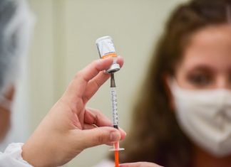 Ministério da Saúde envia 700 mil doses de CoronaVac para crianças a 12 estados; veja lista