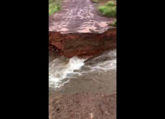 Bueiro se rompe e arrasta trecho de rodovia que dá acesso ao Jalapão; VÍDEO