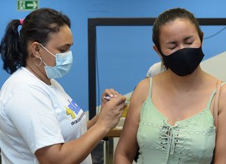 Vacinas contra a Covid e gripe são aplicadas em shoppings e feira de Palmas no fim de semana; veja locais