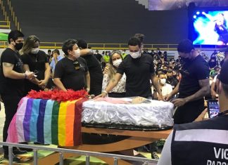 Último show de Paulinha Abelha com a banda Calcinha Preta; veja VÍDEO