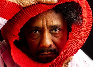 Chico César apronta cinco álbuns enquanto arquiteta registro do show com Geraldo Azevedo