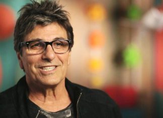 Evandro Mesquita, ‘garoto carioca suingue sangue bom’, chega aos 70 anos com discos à vista e espírito gregário