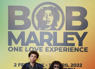 Filha e neto de Bob Marley abrem exposição em Londres sobre astro do reggae