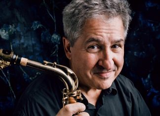 Saxofonista Idriss Boudrioua lança disco em que toca temas de Michel Legrand em tom jazzístico