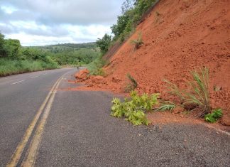 Encosta da TO-030 desliza perto de Taquaruçu e Ageto alerta para risco de novos desmoronamentos