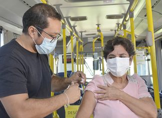Vacinas contra a Covid são aplicadas em avenida comercial de Palmas e em 26 unidades de saúde