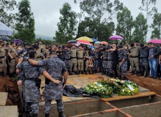 Corpo do sargento da PM que morreu após confronto com criminosos é enterrado em Palmas