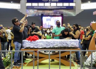 Despedida à Paulinha Abelha, da banda Calcinha Preta; veja FOTOS do velório