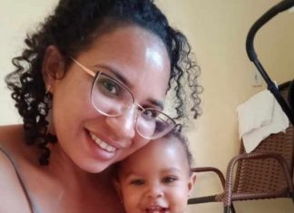 Corpos de mãe e bebê mortas em acidente de trânsito são enterrados em Paranã sob forte comoção