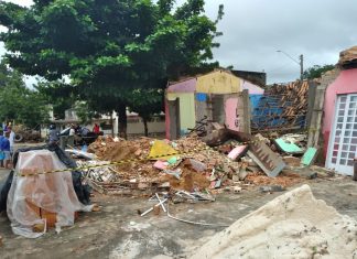 Hotel em obras desaba no centro de Araguatins e dois ficam feridos; FOTOS