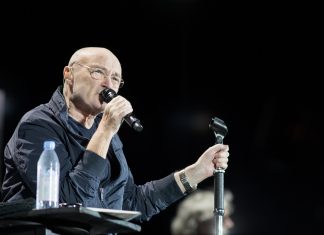 Por que Phil Collins faz shows sentado e anunciou que não fará mais turnês com o Genesis?