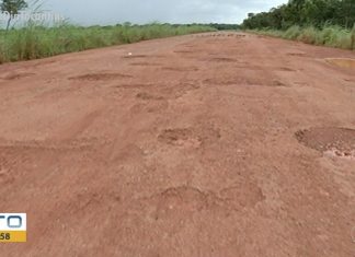 Buraqueira na TO-070 danifica veículos e atrasa motoristas: ‘Gasto 2h na viagem que é para ser de 40 minutos’