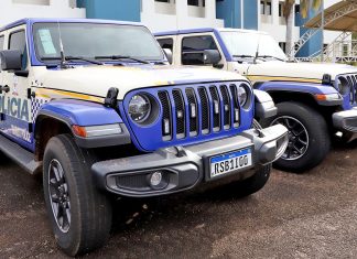 Nova viatura da PM para policiamento de áreas turísticas atola em estrada na região do Jalapão; VÍDEO