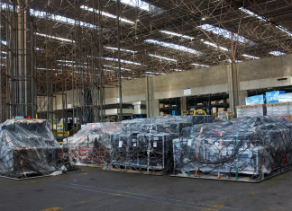 Lollapalooza: Viracopos recebe 13 toneladas de equipamentos de som e iluminação para shows