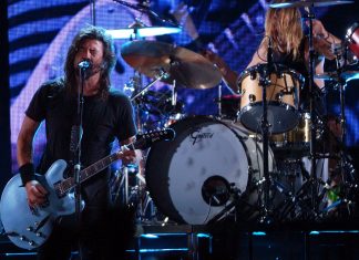 Foo Fighters abençoou pedidos de casamento nos 3 últimos shows no Brasil; relembre