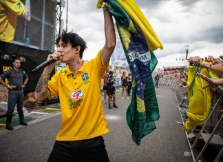 O novo emo sofre: Jxdn abusa do playback e não leva magia do TikTok para o mundo real