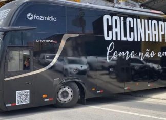 Ônibus da Banda Calcinha Preta já está com a nova marca em homenagem à Paulinha Abelha
