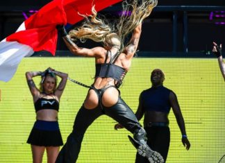 Pabllo Vittar samba, desce na plateia e comanda multidão no Lollapalooza Chile