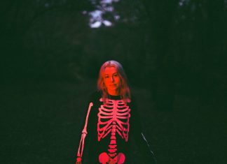 Phoebe Bridgers cancela show no Lollapalooza Argentina