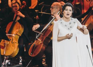 Soprano russa Anna Netrebko cancela shows na Ópera de Nova York