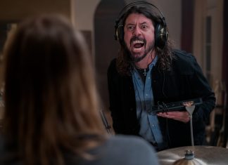 Foo Fighters enfrentam um Dave Grohl possuído em ‘Terror no Estúdio 666’, exibido no Brasil antes do Lollapalooza