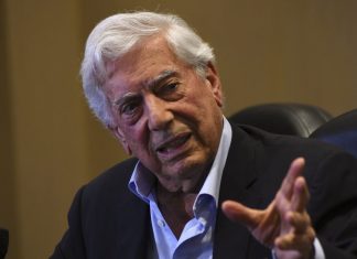 Internado em Madri por complicações da Covid, quadro do escritor Vargas Llosa ‘evolui favoravelmente’, diz filho